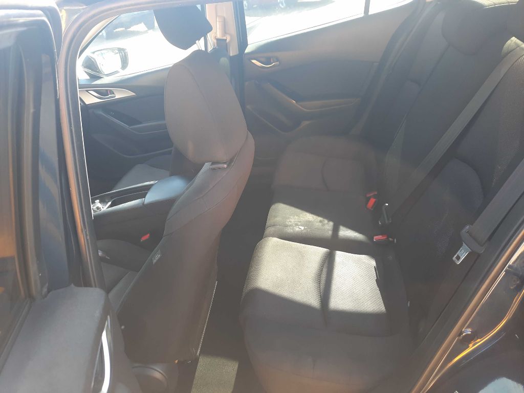 Photo 7 of this MAZDA 3