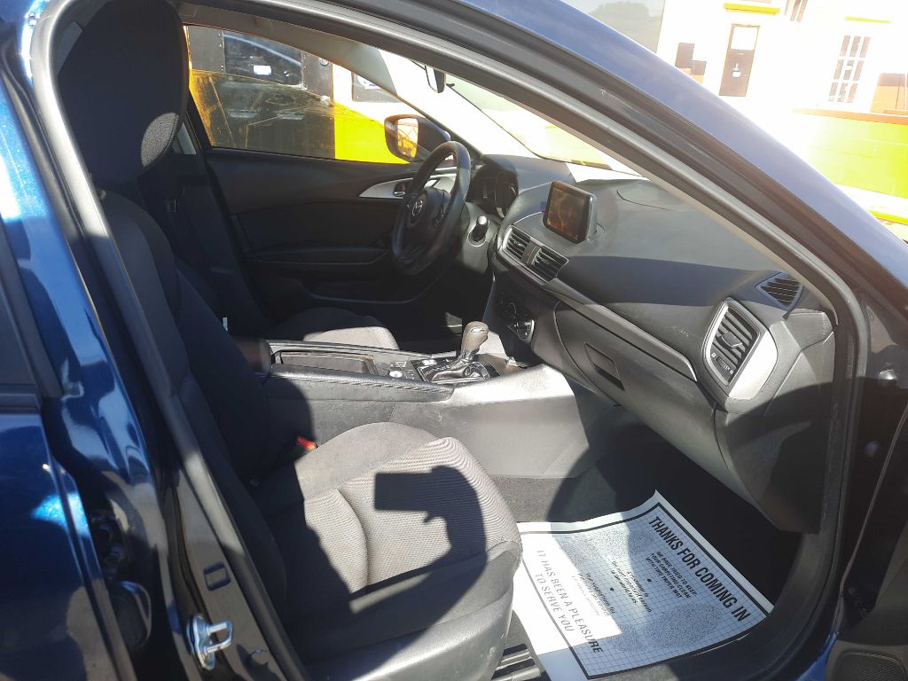 Photo 8 of this MAZDA 3