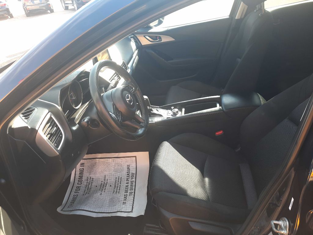 Photo 2 of this MAZDA 3