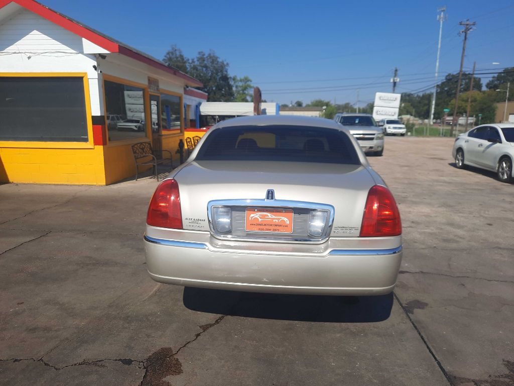 2009 LINCOLN TOWN CAR