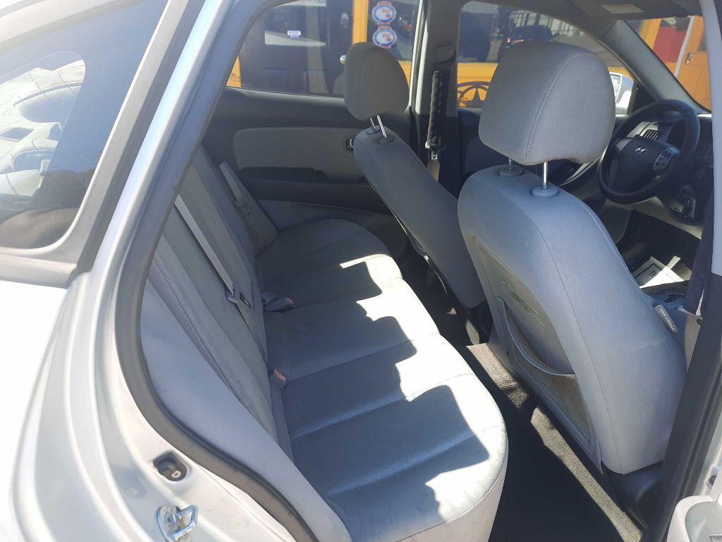 Photo 8 of this HYUNDAI ELANTRA