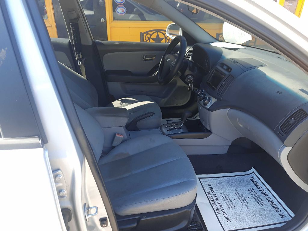 Photo 7 of this HYUNDAI ELANTRA