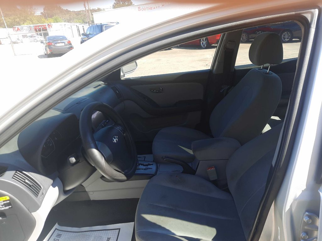 Photo 4 of this HYUNDAI ELANTRA