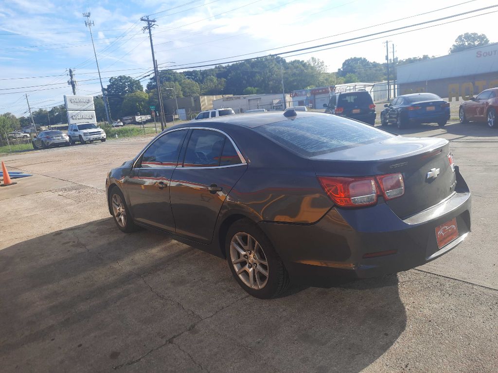 Photo 4 of this CHEVROLET MALIBU