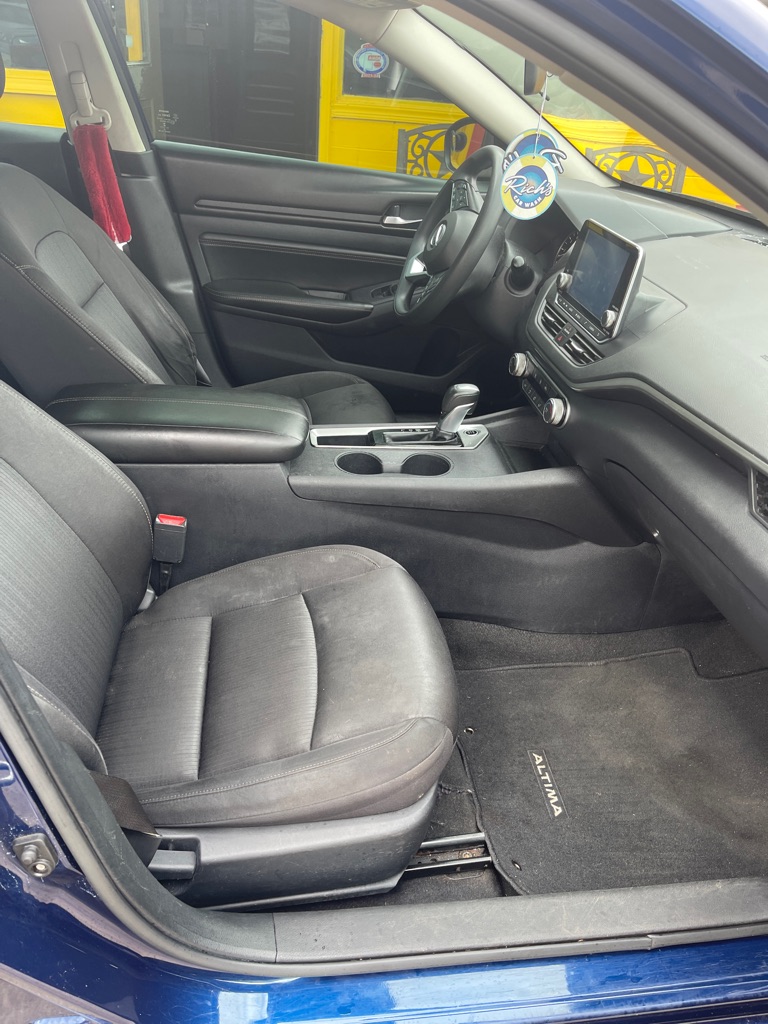 Photo 4 of this NISSAN ALTIMA