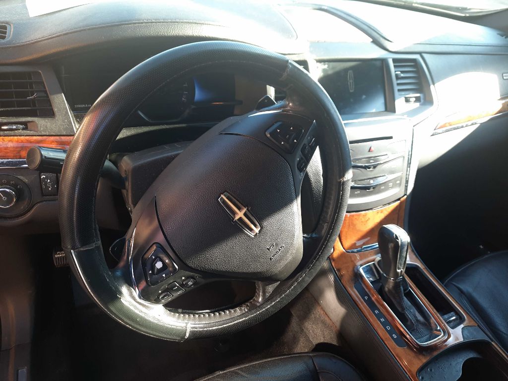 Photo 3 of this LINCOLN MKS