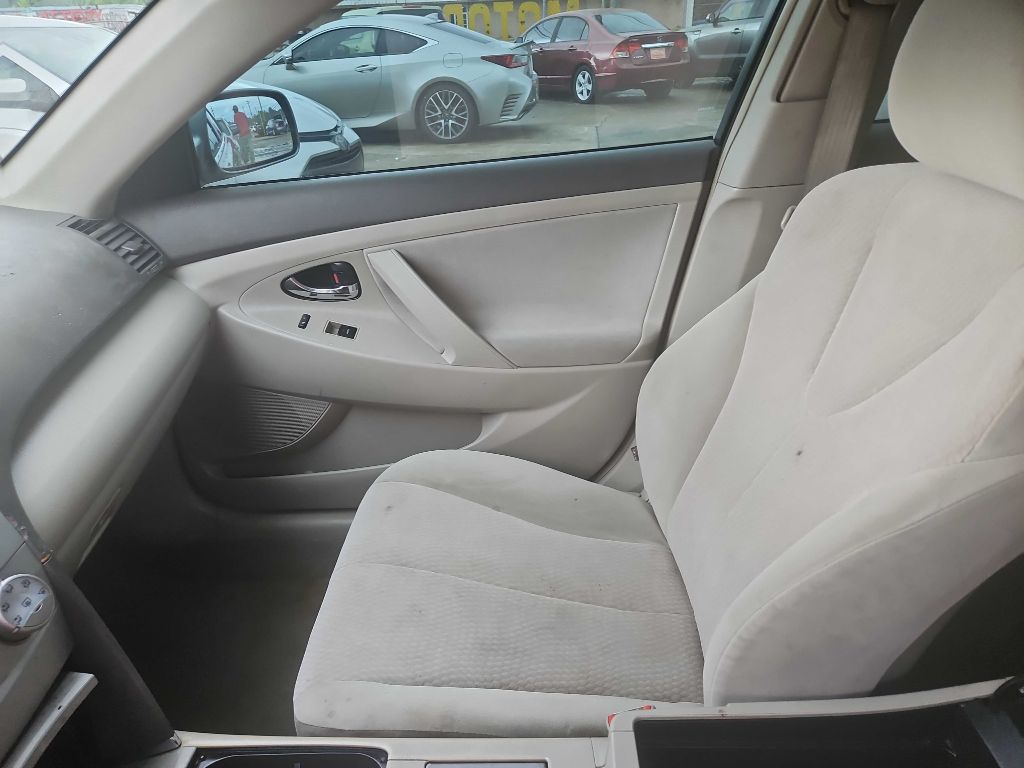 Photo 8 of this TOYOTA CAMRY