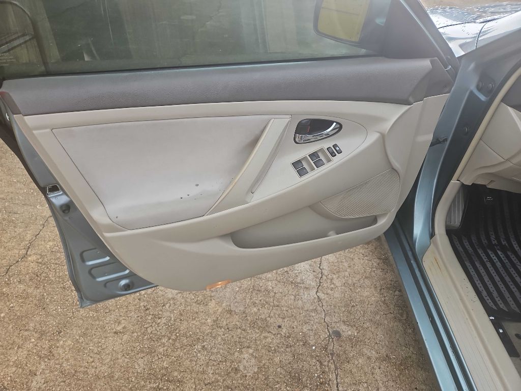 Photo 5 of this TOYOTA CAMRY
