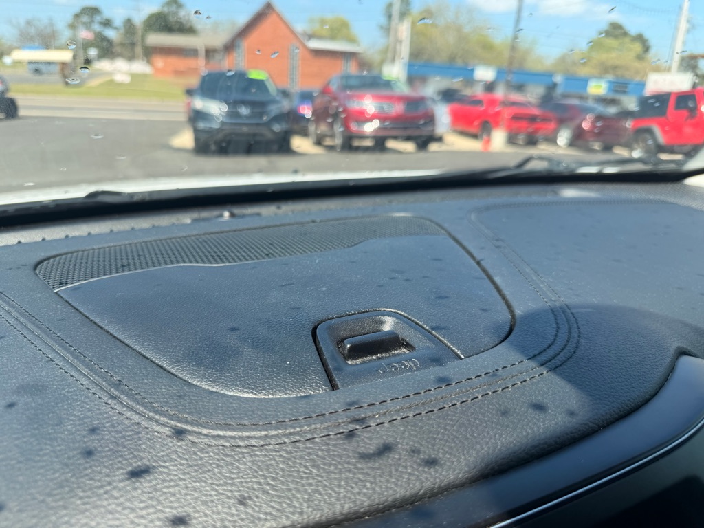 Photo 15 of this JEEP CHEROKEE