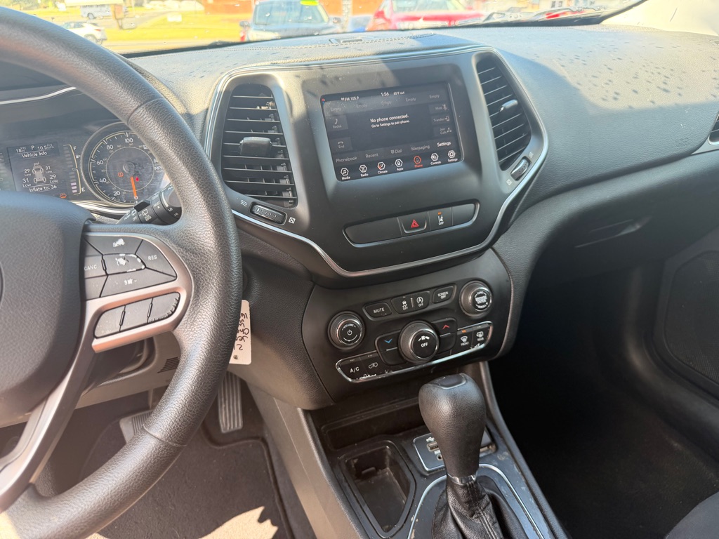 Photo 13 of this JEEP CHEROKEE
