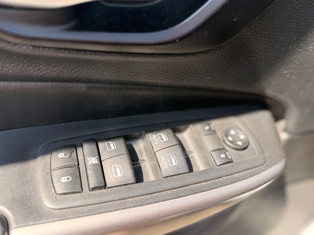 Photo 10 of this JEEP CHEROKEE