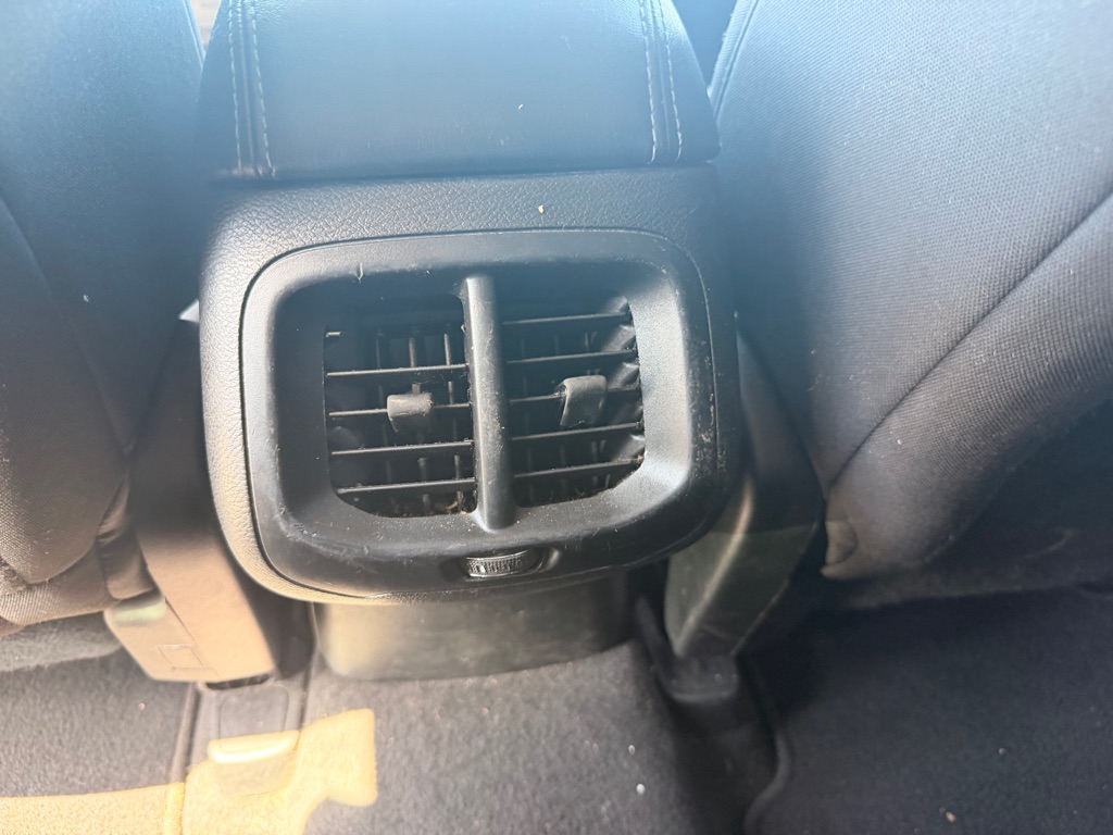 Photo 24 of this JEEP CHEROKEE