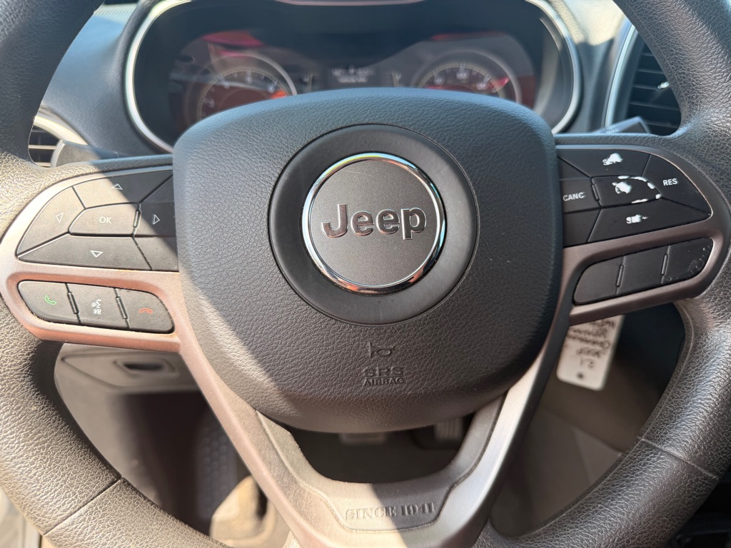 Photo 20 of this JEEP CHEROKEE
