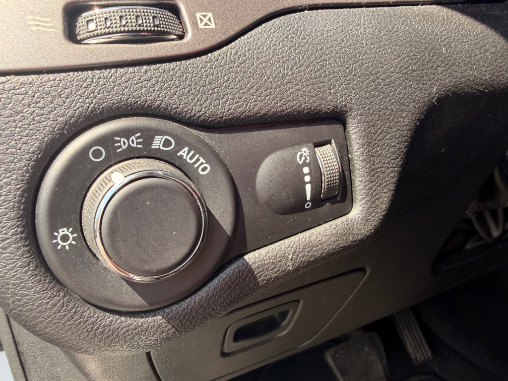 Photo 12 of this JEEP CHEROKEE