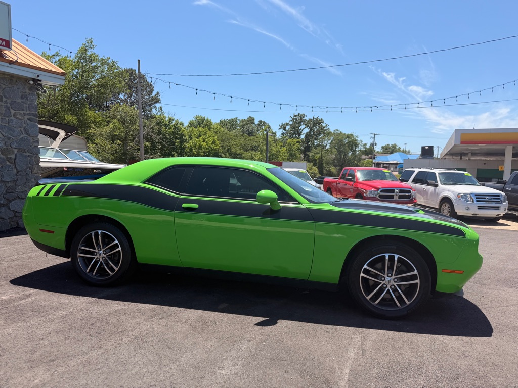 Photo 4 of this DODGE CHALLENGER