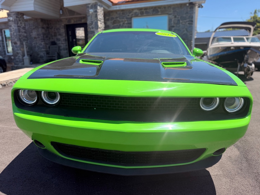 Photo 2 of this DODGE CHALLENGER