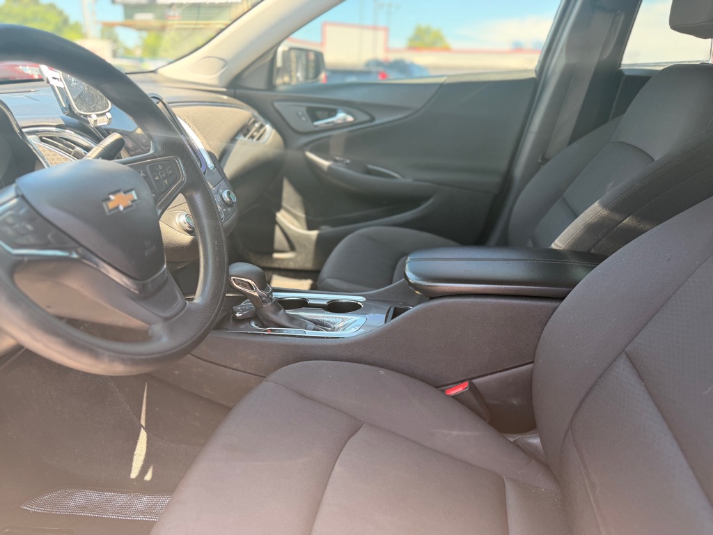 Photo 11 of this CHEVROLET MALIBU