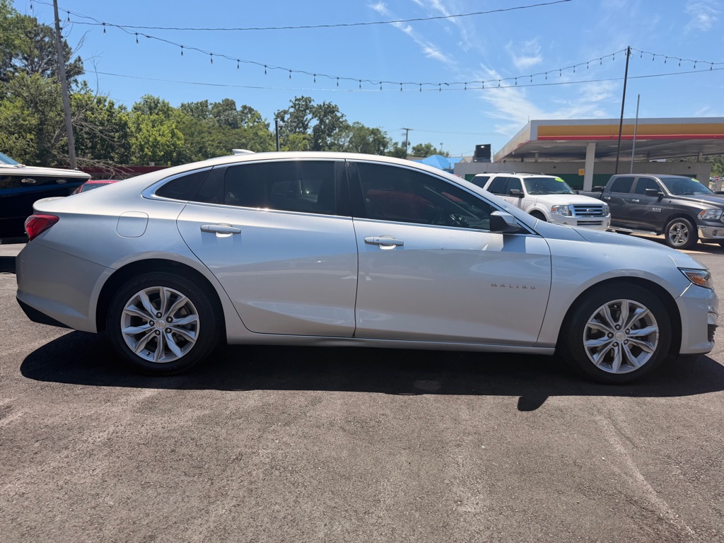Photo 4 of this CHEVROLET MALIBU