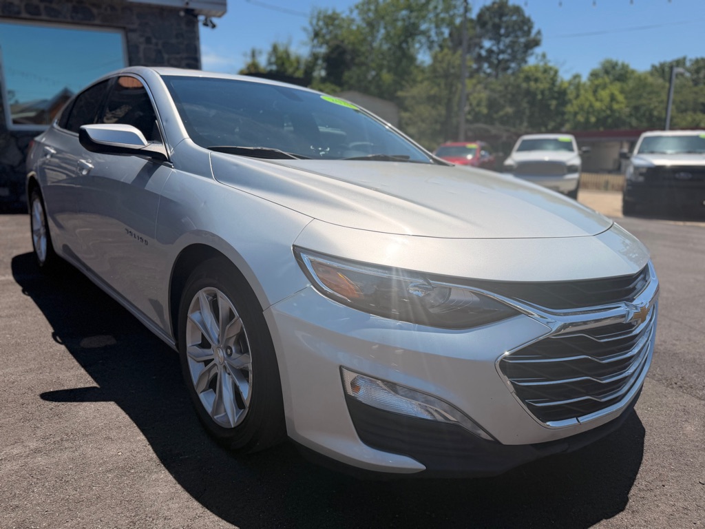 Photo 3 of this CHEVROLET MALIBU