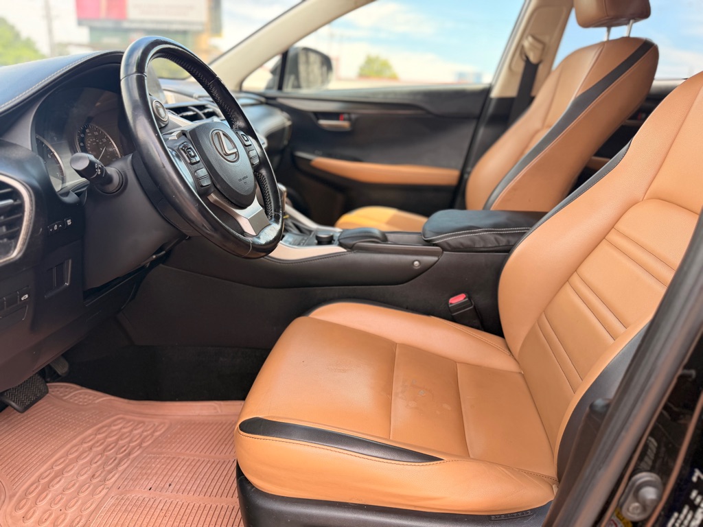 Photo 11 of this LEXUS NX