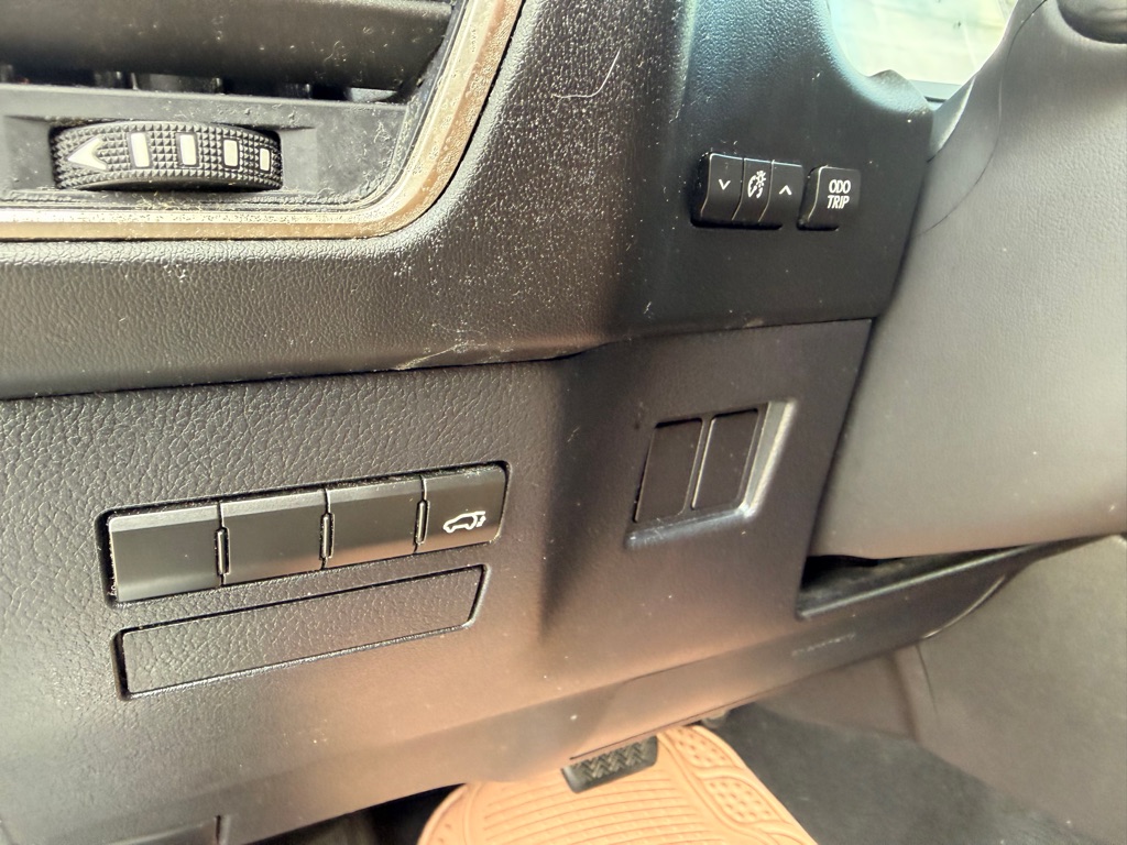 Photo 12 of this LEXUS NX