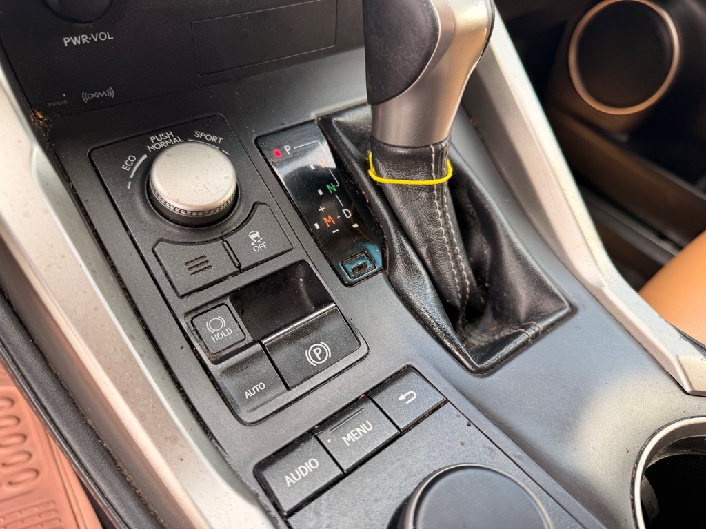 Photo 18 of this LEXUS NX