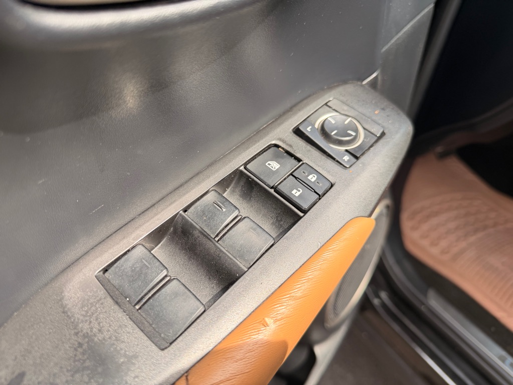 Photo 10 of this LEXUS NX