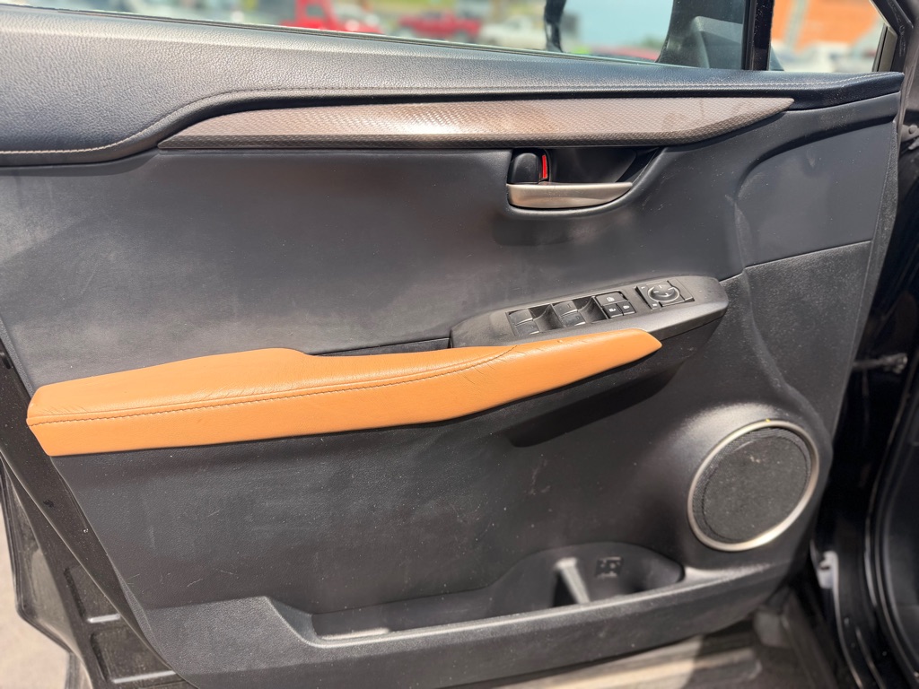 Photo 9 of this LEXUS NX