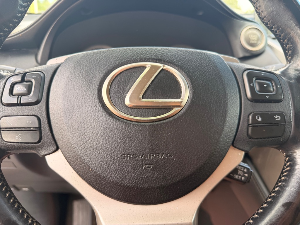 Photo 22 of this LEXUS NX