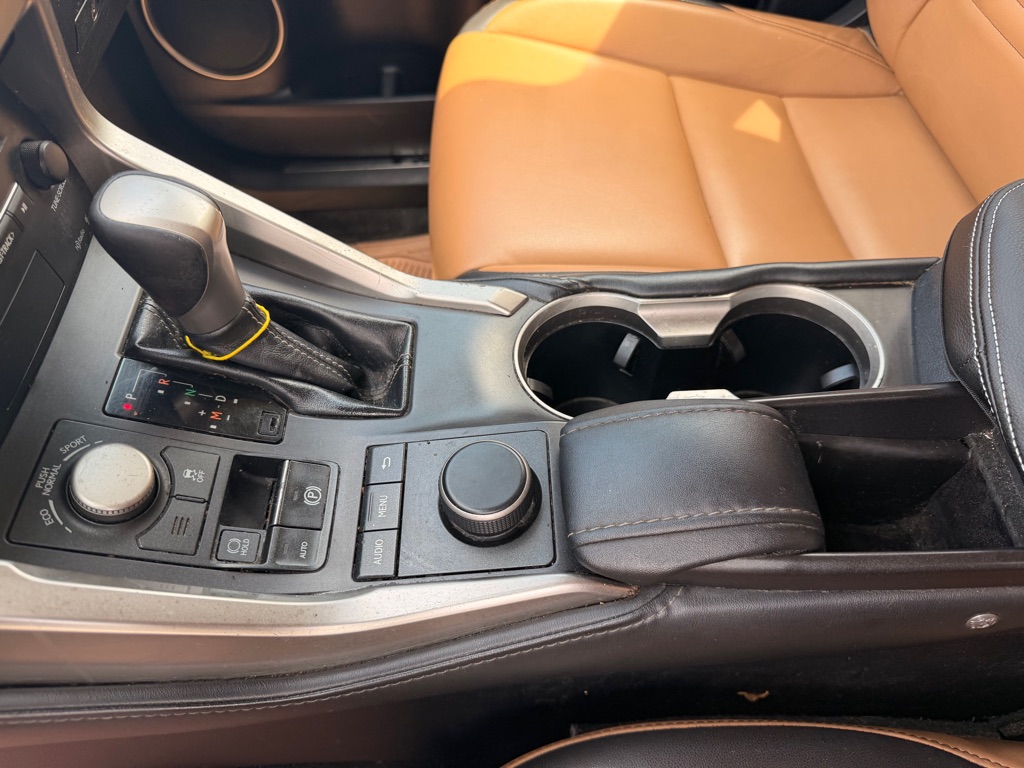 Photo 19 of this LEXUS NX