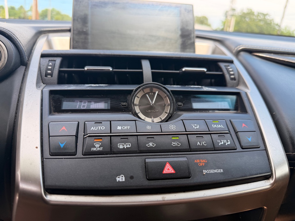 Photo 16 of this LEXUS NX