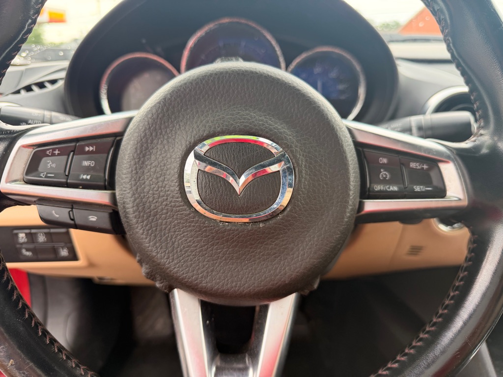 Photo 21 of this MAZDA MX-5 MIATA