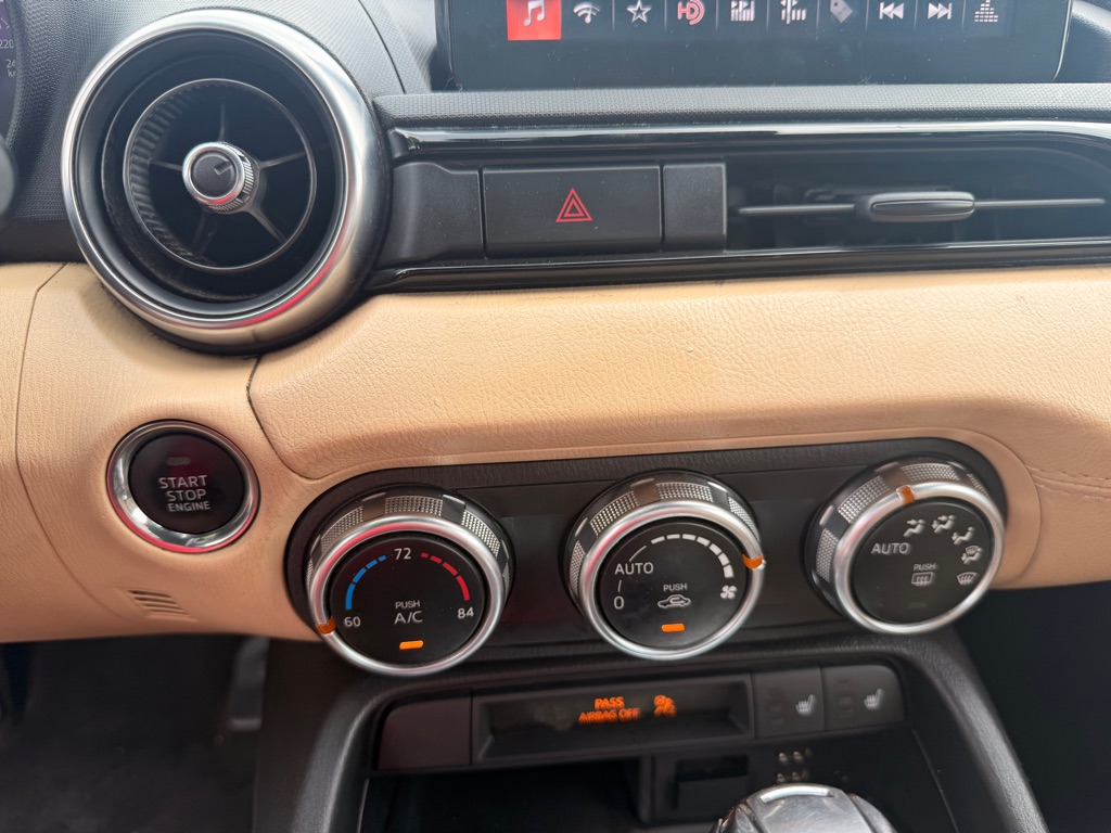 Photo 15 of this MAZDA MX-5 MIATA