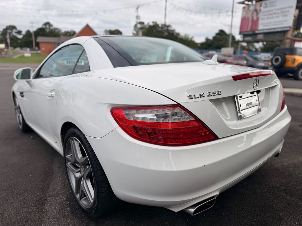 Photo 7 of this MERCEDES-BENZ SLK