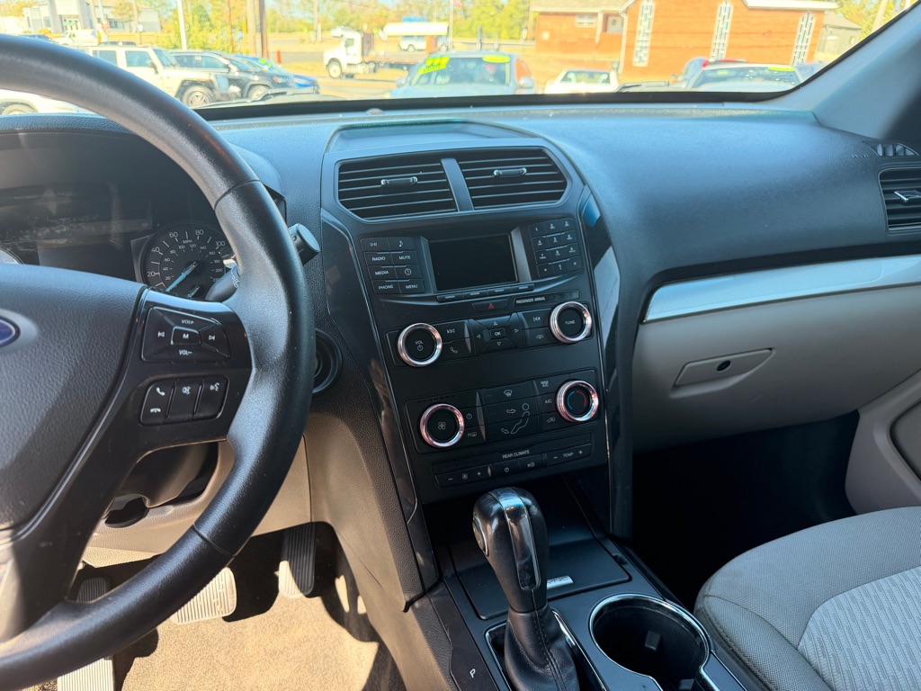 Photo 13 of this FORD EXPLORER
