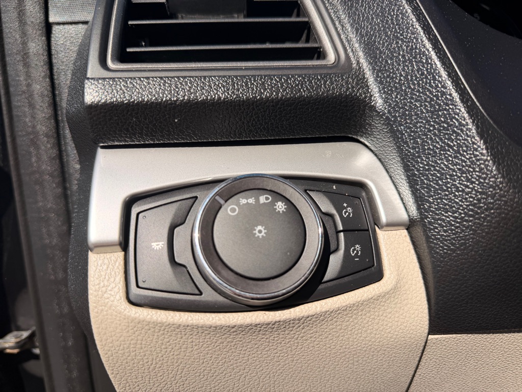 Photo 12 of this FORD EXPLORER