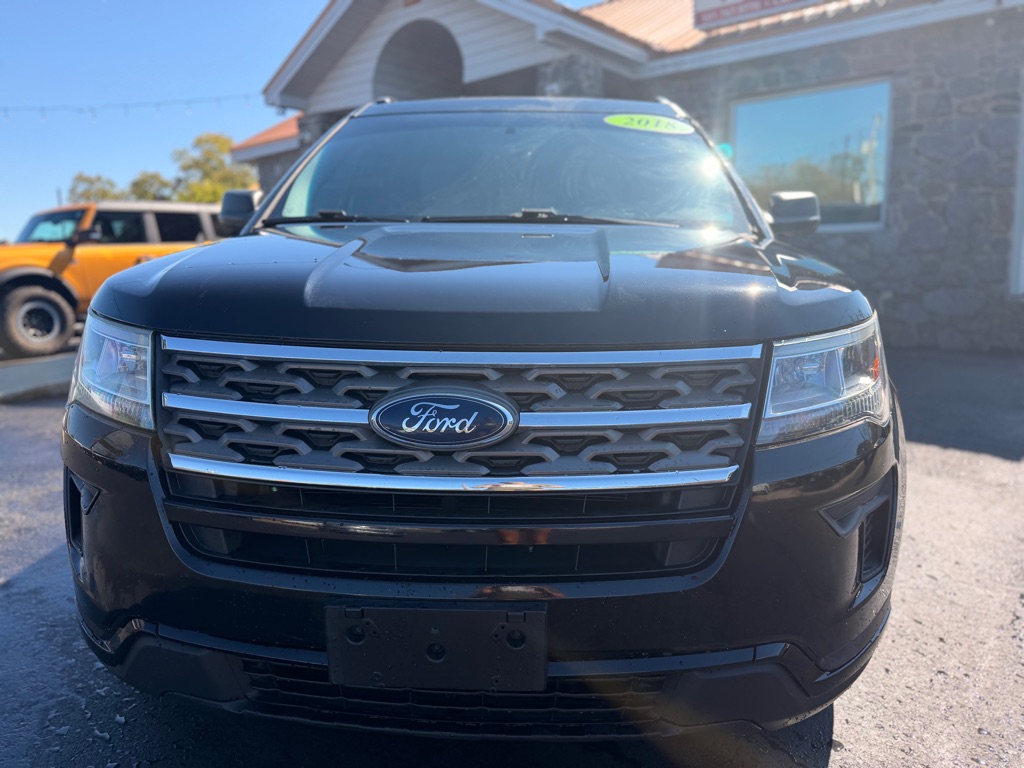 Photo 2 of this FORD EXPLORER