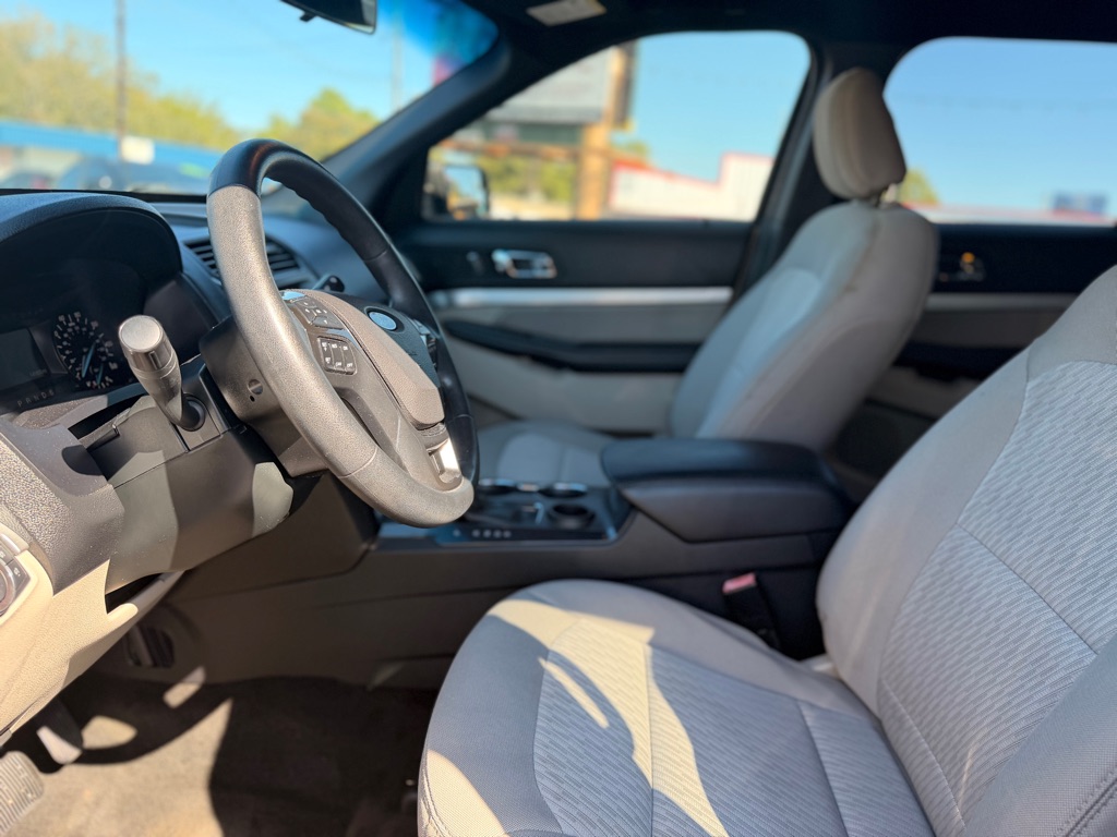 Photo 11 of this FORD EXPLORER