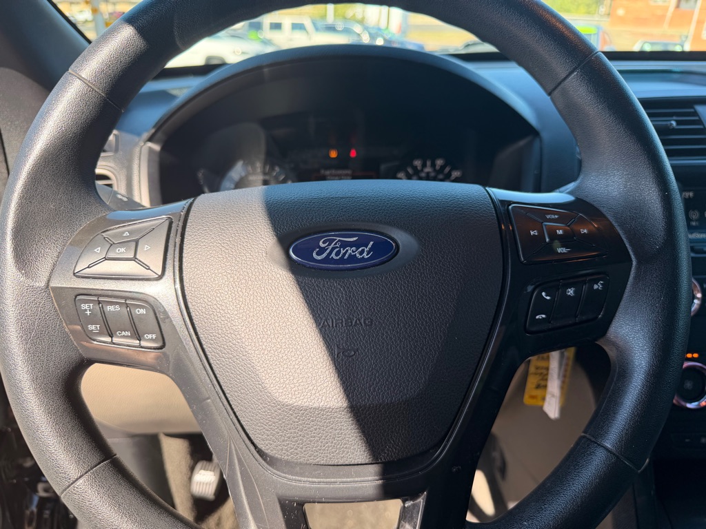 Photo 21 of this FORD EXPLORER