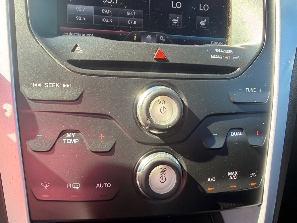 Photo 16 of this FORD EXPLORER