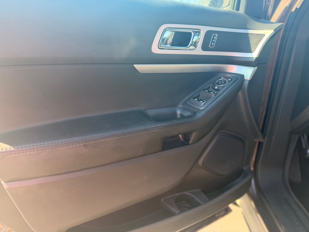 Photo 9 of this FORD EXPLORER