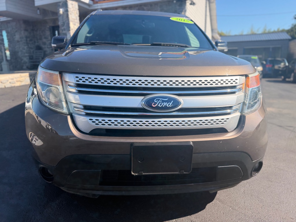 Photo 2 of this FORD EXPLORER