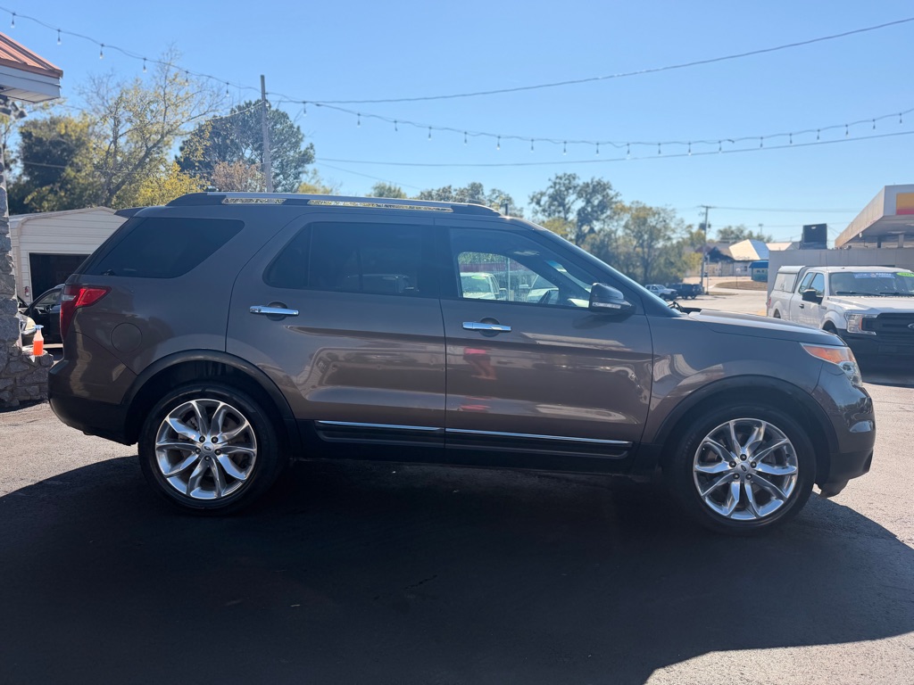 Photo 4 of this FORD EXPLORER