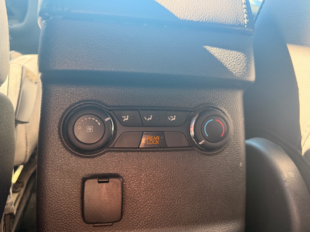 Photo 24 of this FORD EXPLORER