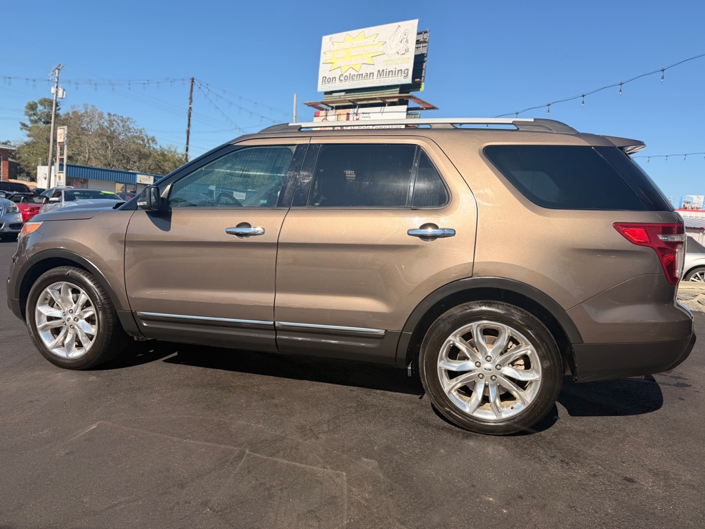 Photo 8 of this FORD EXPLORER