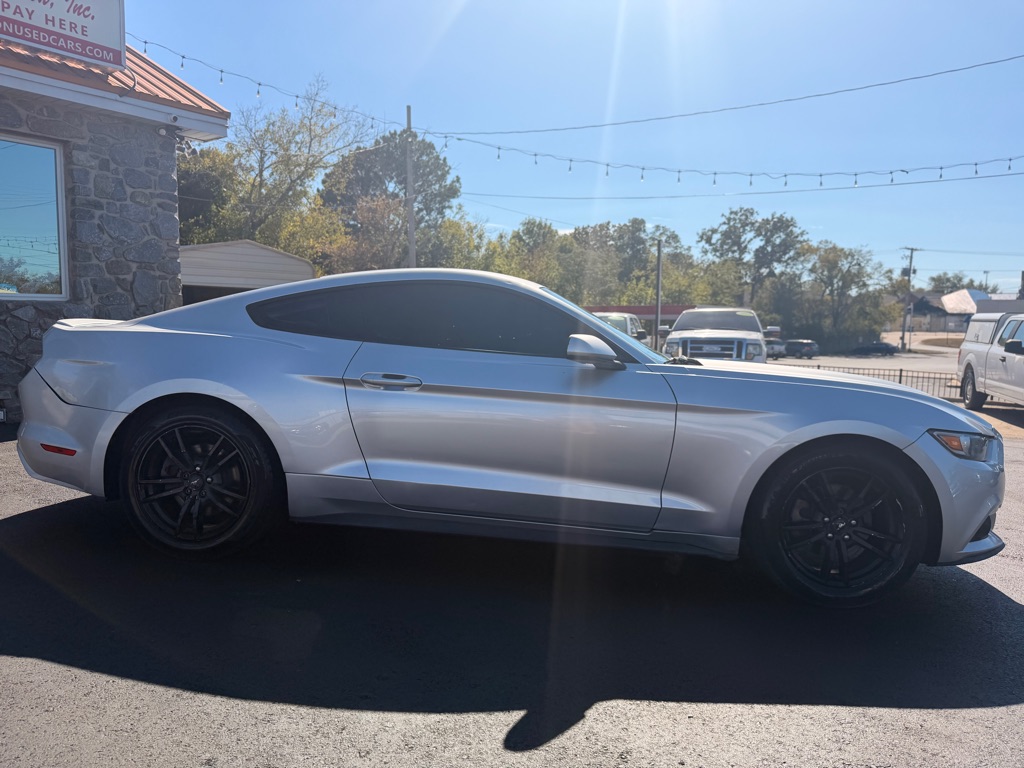 Photo 4 of this FORD MUSTANG