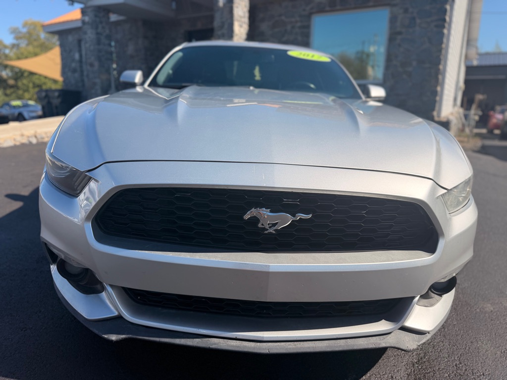 Photo 2 of this FORD MUSTANG