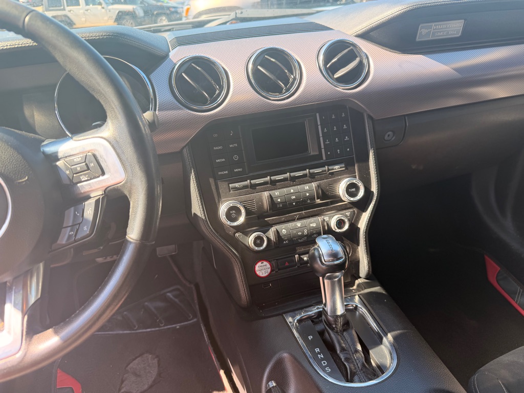 Photo 12 of this FORD MUSTANG