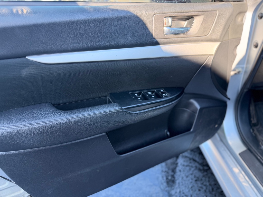 Photo 9 of this SUBARU LEGACY