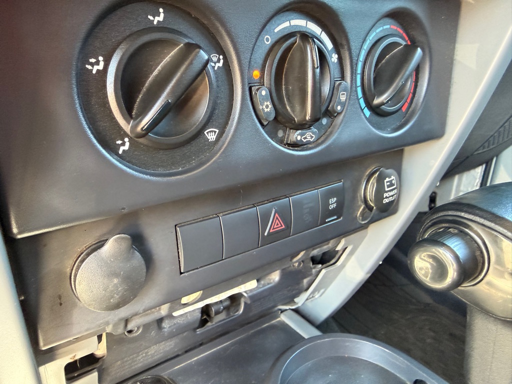 Photo 15 of this JEEP WRANGLER